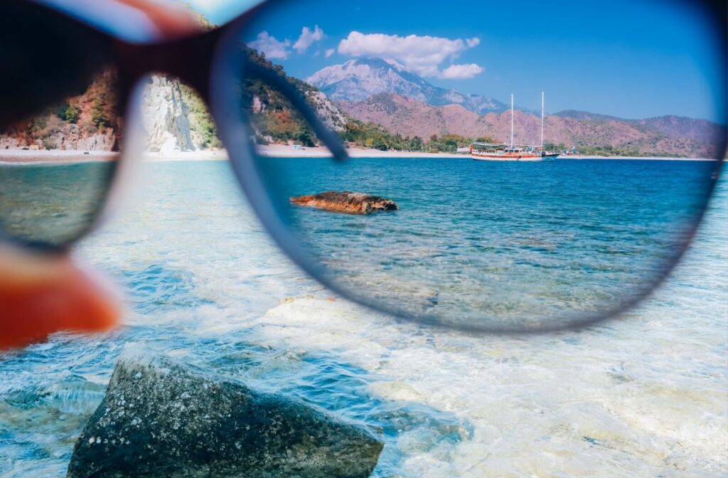 An image as seen through polarized lenses that demonstrates how they eliminate the glare caused by water.
